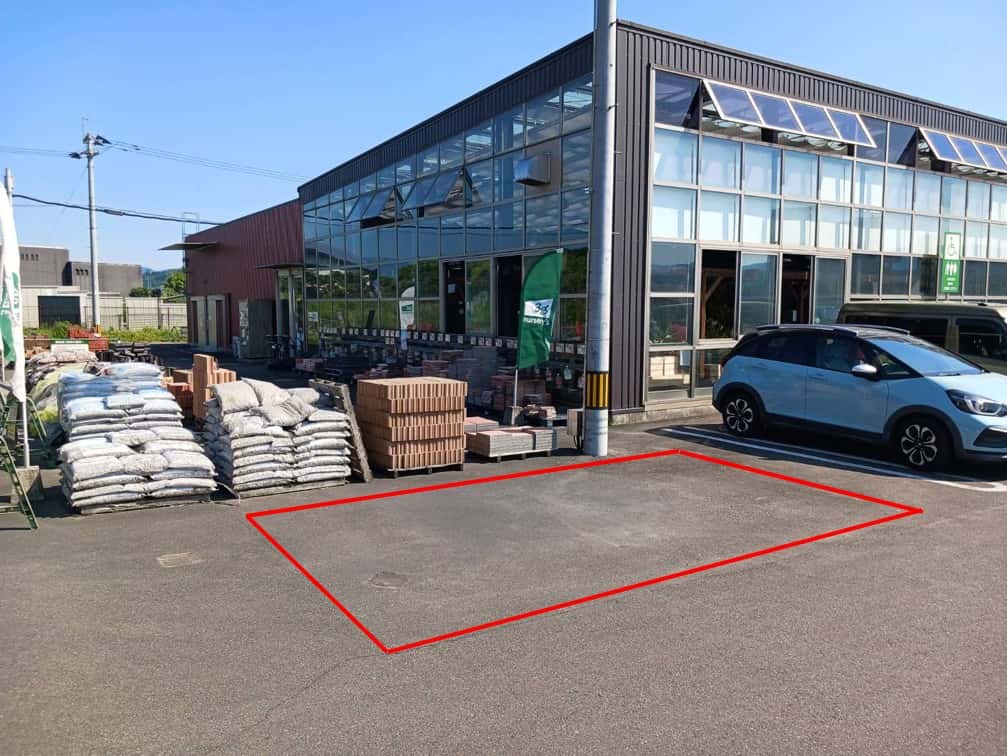 キッチンカーに最適なガーデン館横の駐車場スペース