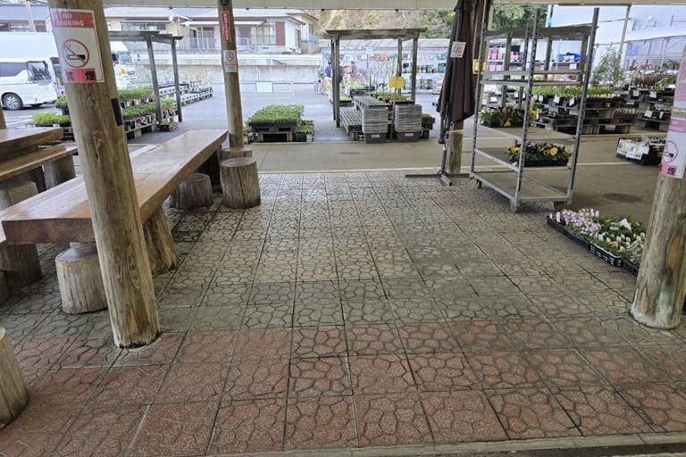 食物販やPRに利用可能なスーパーのお客様休憩スペース