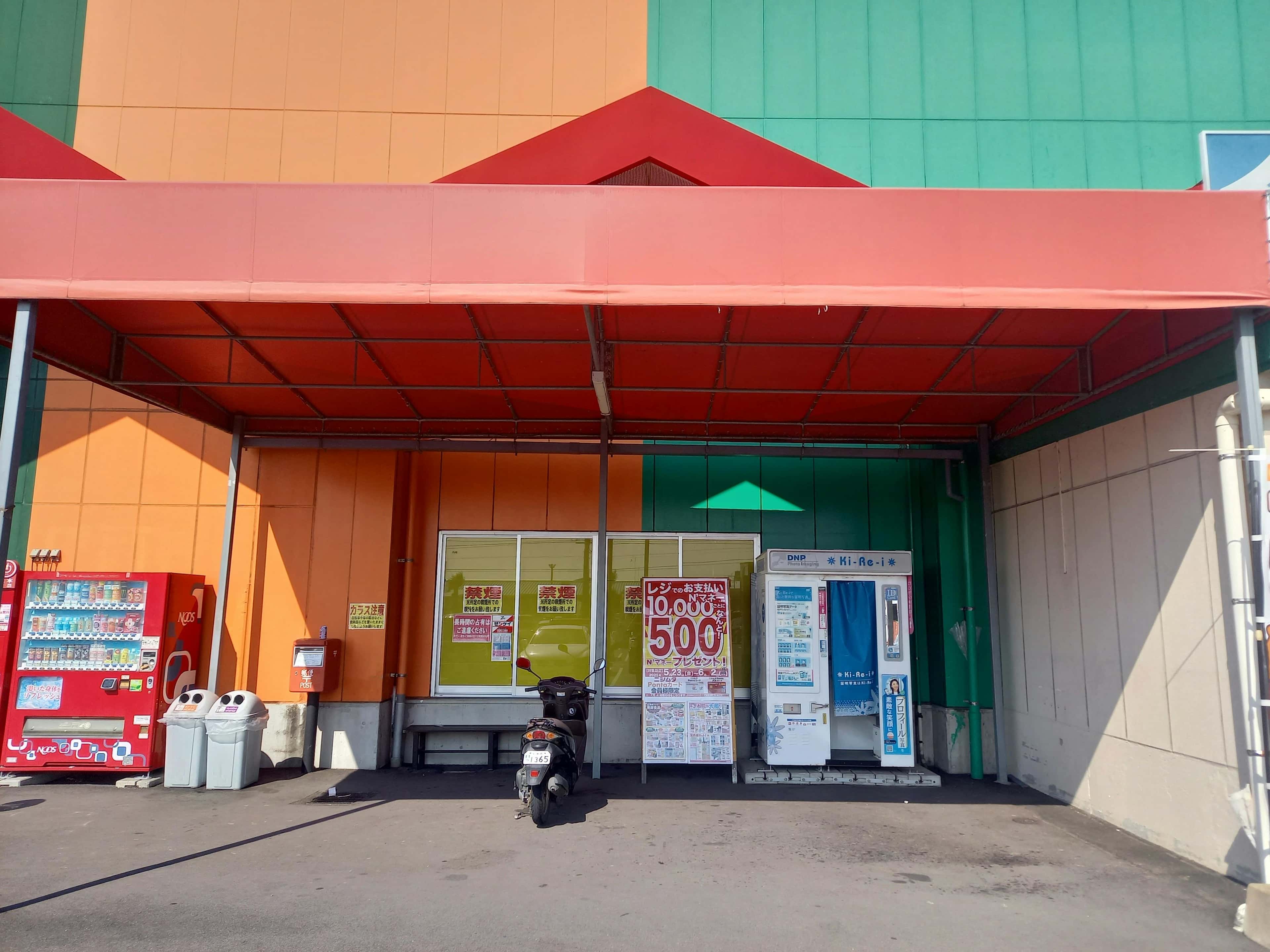 物販や食物販に利用可能な食鮮館出入り口にあるイベントスペース