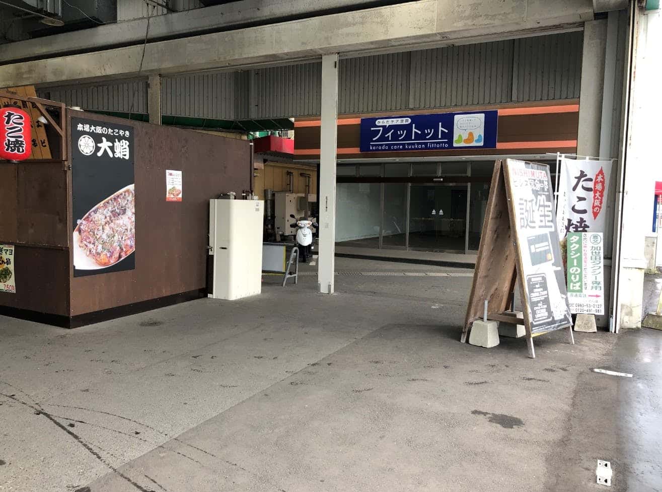 物販に利用可能なスーパーの店頭たこ焼き屋横にあるスペース