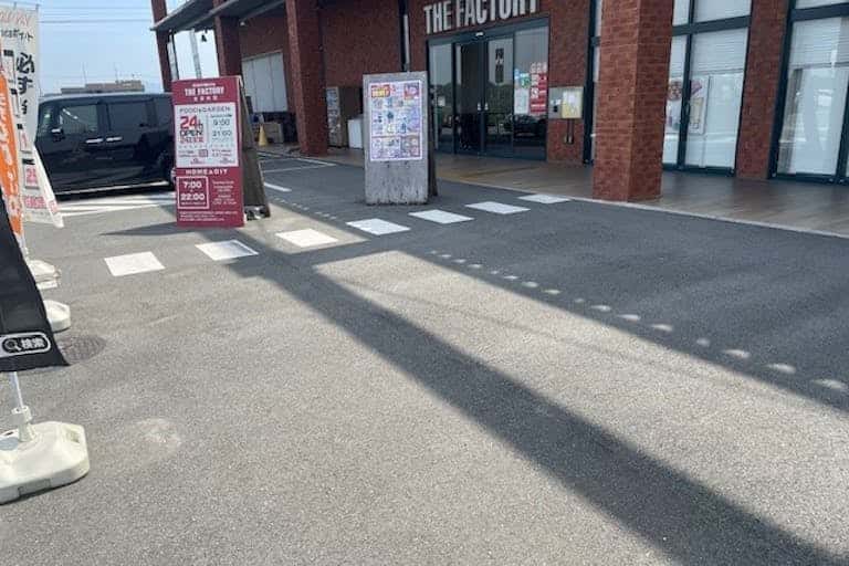 販促プロモーションや物販に利用可能なスーパーのフード館衣料品側出入口店頭にあるイベントスペース