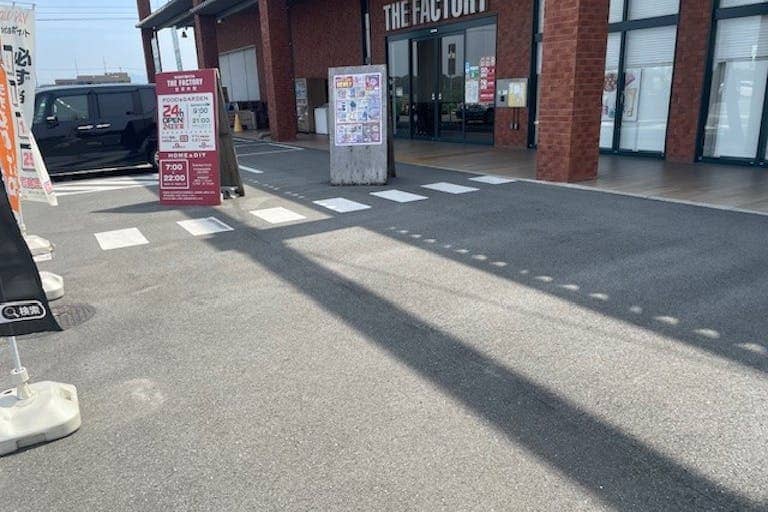 販促プロモーションや物販に利用可能なスーパーのフード館衣料品側出入口店頭にあるイベントスペース