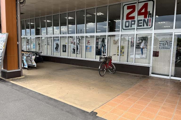 食物販や物販に利用可能なスーパーのフード館側の店頭にあるイベントスペース