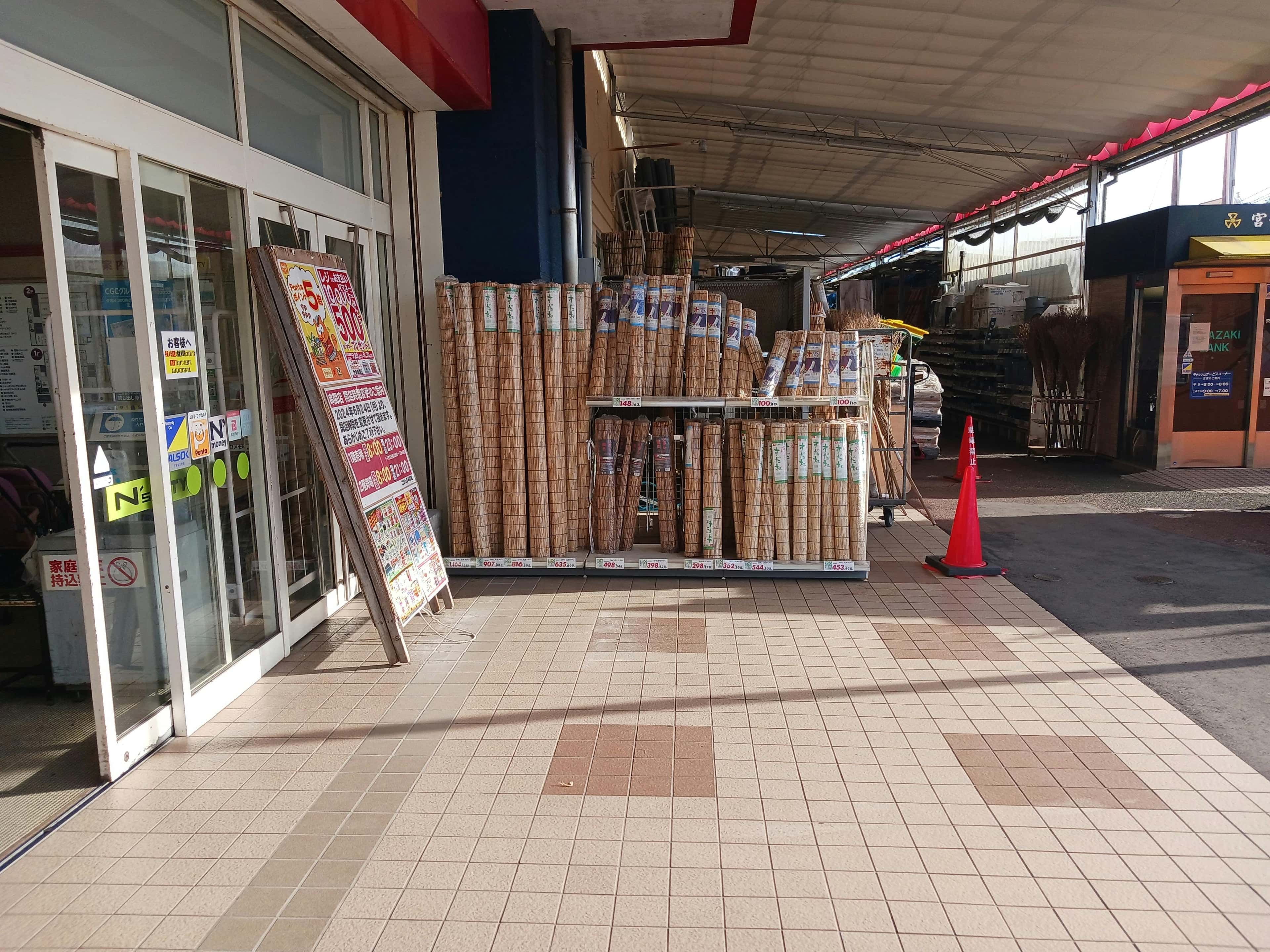 【ニシムタN’sCITY串間店】販促プロモーションや物販に最適な正面入口近くのレンタルスペース