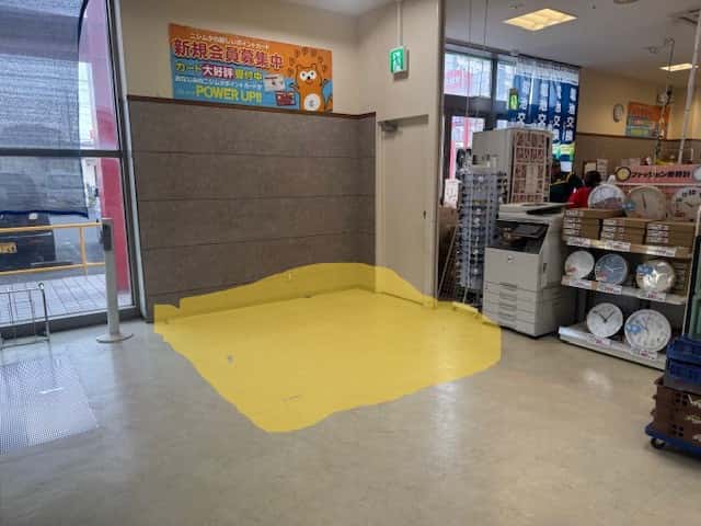 【ニシムタ串木野食鮮館】販促プロモーションに最適なエスカレーター横スペース